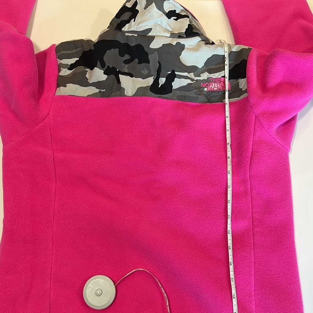 The north face - girls xl, ladies small neon pink fleece/camo - Picture 9 of 9